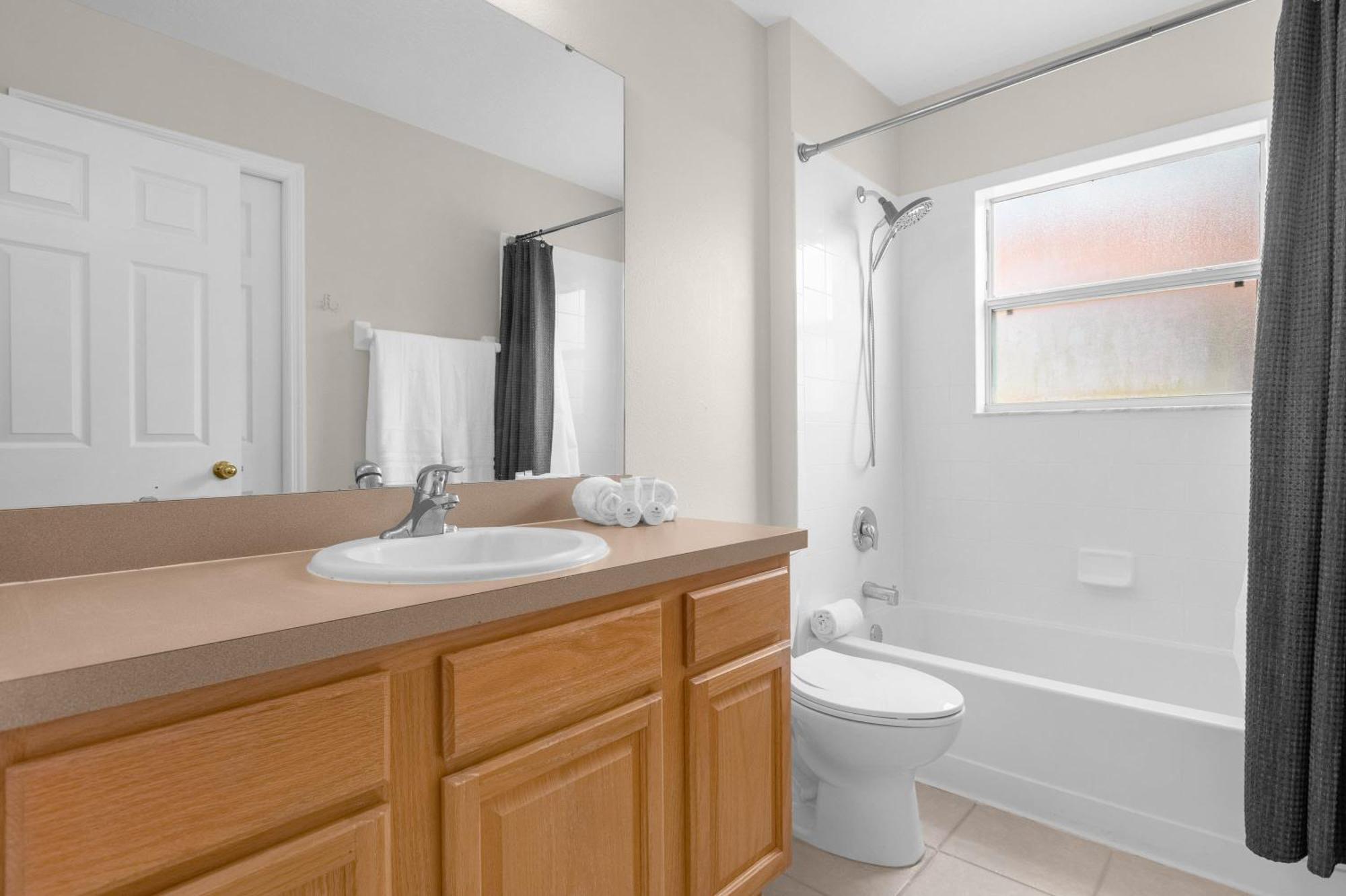 Large Spacious Home W Private Pool & Hot Tub Davenport Luaran gambar