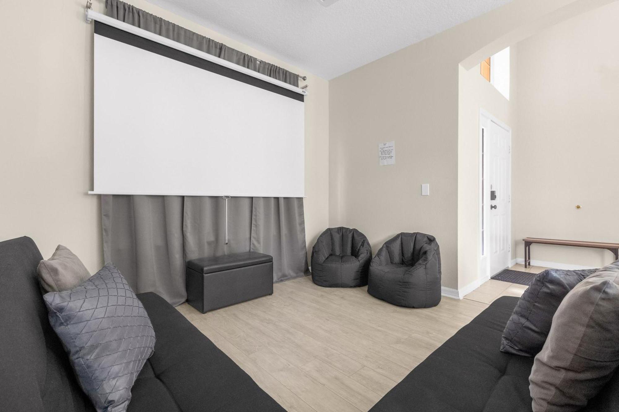 Large Spacious Home W Private Pool & Hot Tub Davenport Luaran gambar