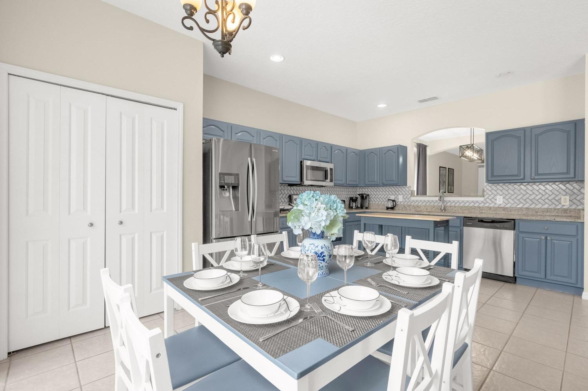 Large Spacious Home W Private Pool & Hot Tub Davenport Luaran gambar
