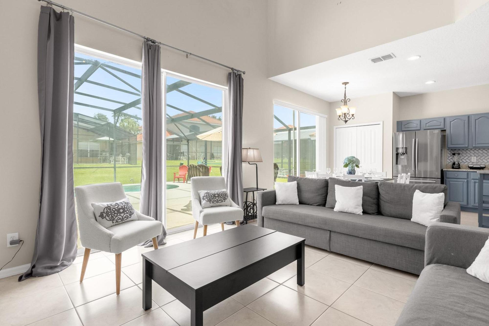 Large Spacious Home W Private Pool & Hot Tub Davenport Luaran gambar