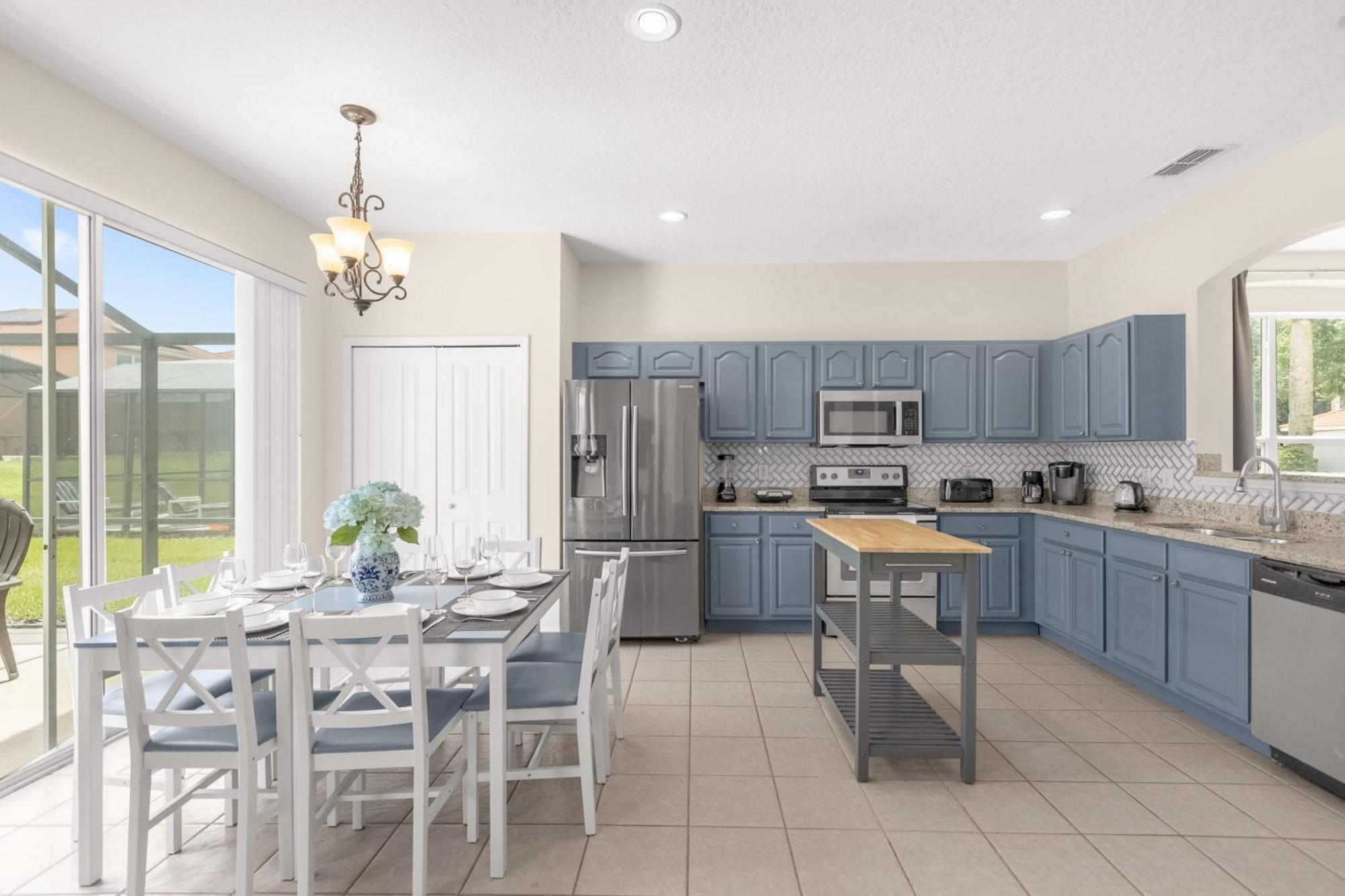 Large Spacious Home W Private Pool & Hot Tub Davenport Luaran gambar