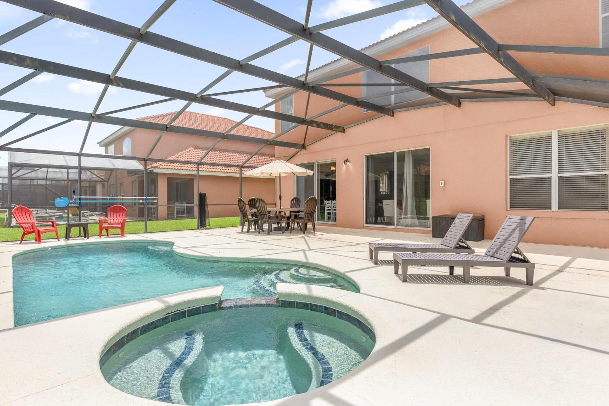 Large Spacious Home W Private Pool & Hot Tub Davenport Luaran gambar