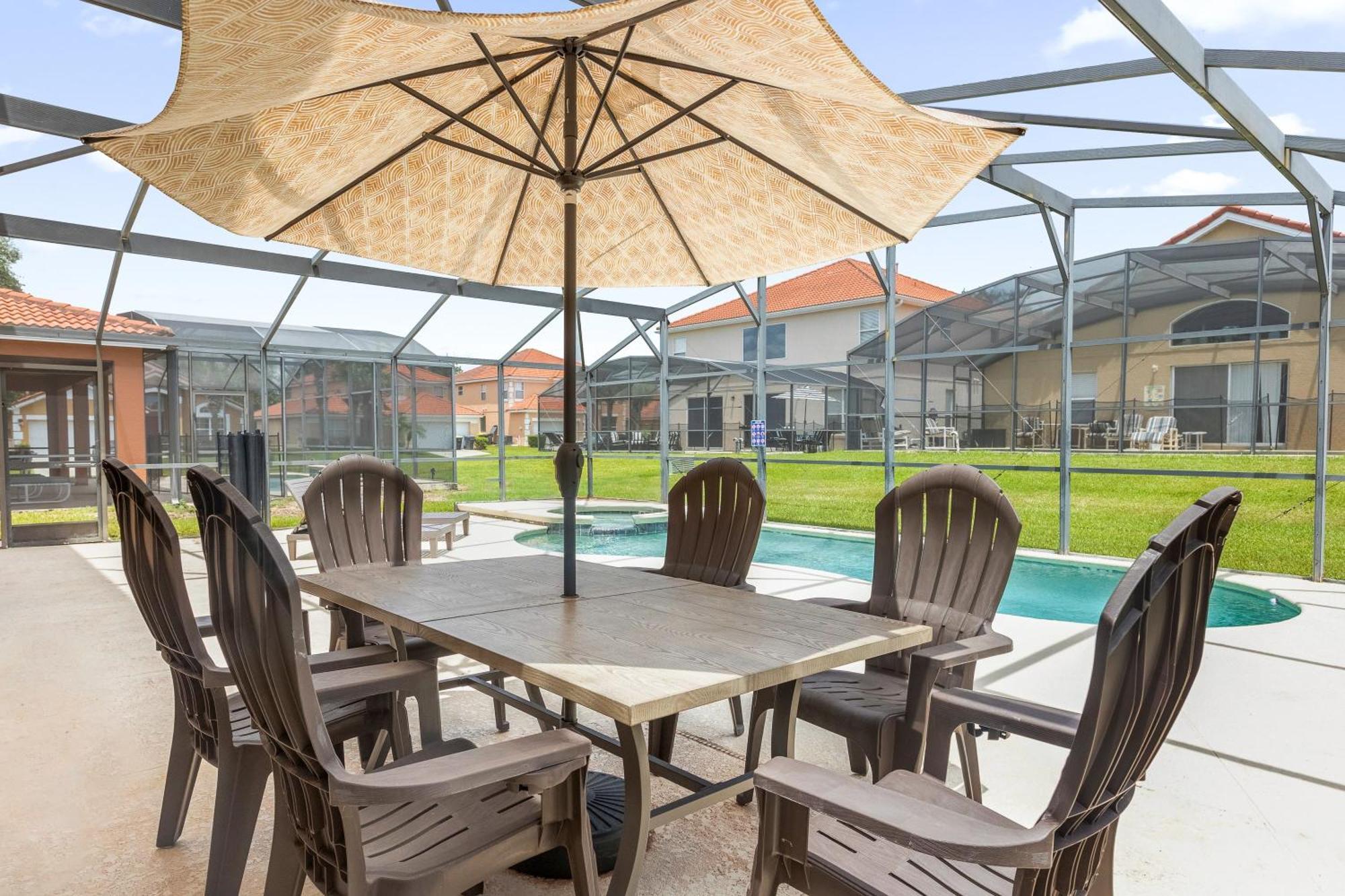 Large Spacious Home W Private Pool & Hot Tub Davenport Luaran gambar